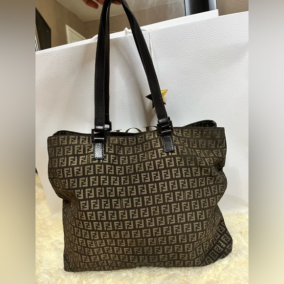 🌺Authentic Fendi Zucca Tote Shopper Bag🌺 - Picture 2 of 15
